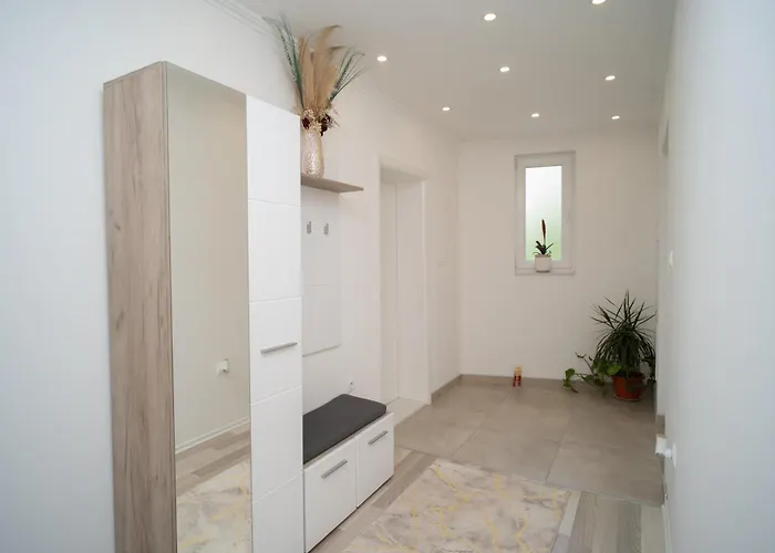 Skywalk House * Mostar